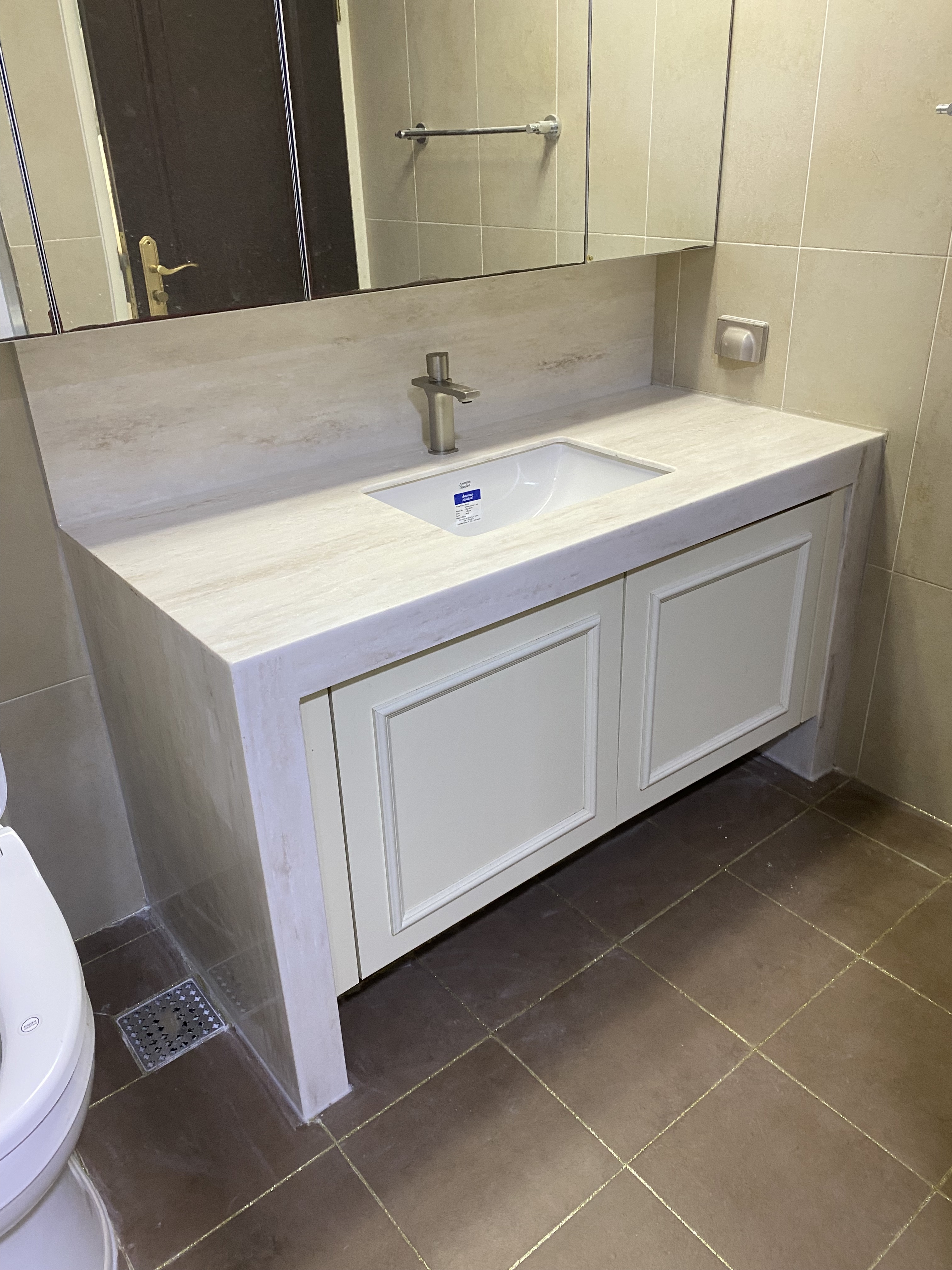 베이지 대리석 시공